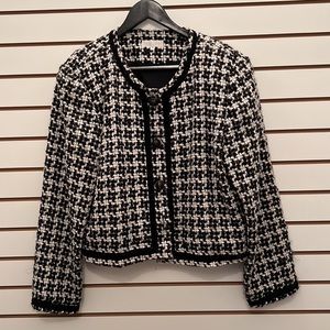 Houndstooth like print